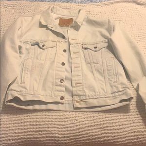 Bleached white jean jacket levi’s size m